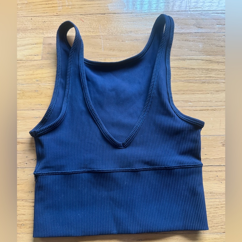 Lululemon cropped top